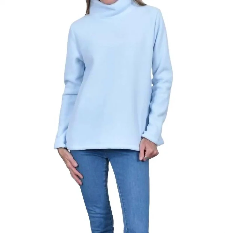 Acadia Fleece Top In Light Blue